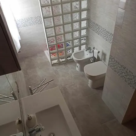 Iris Apartment *