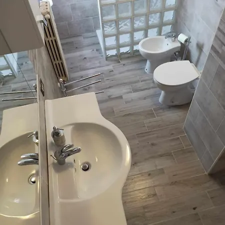 Iris Apartment *