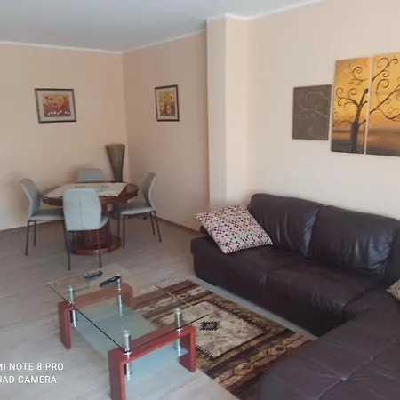 Iris Apartment *